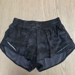 LULULEMON HOTTIE HOT HIGH-RISE LINED SHORT 2.5”